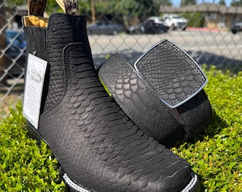 Black Python Texture Cowboy Boots for Men, Square Toe Western Boots, Botas Vaqueras Negras, Charro Style Leather Boots