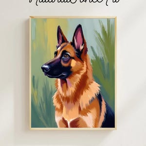 Puede incluir: Una impresión artística enmarcada que presenta un perro pastor alemán. La obra de arte muestra al perro de perfil, con un enfoque en su cabeza y parte superior del cuerpo. El pelaje del perro está representado en tonos de marrón, negro y beige, sobre un fondo de pinceladas verdes y amarillas. El texto "Natural Tone Art" está en la parte superior.