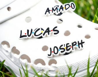 Juego de 5 dijes de cocodrilo con nombre personalizado, dijes para zapatos personalizados, fuente de logotipo de puntos retro, lindos dijes de letras, regalos para niños y adolescentes, idea de regalo, personalizado