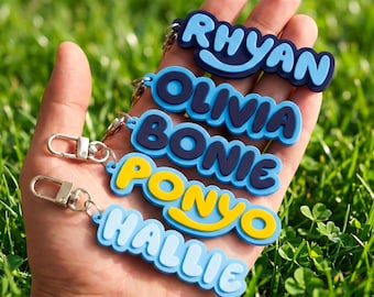 Personalisierter Name Schlüsselbund, niedliche blaue Cartoon Schriftart, benutzerdefinierte PVC Schlüsselbund, Kinder Rucksack Anhänger, Geburtstagsgeschenk, Schultasche Anhänger, personalisierter Anhänger