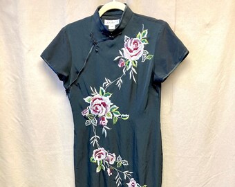 Choengsam, Black  Rayon Dress, Embroidered Roses, Size Small