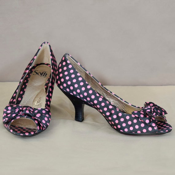Black polka dot pumps discount
