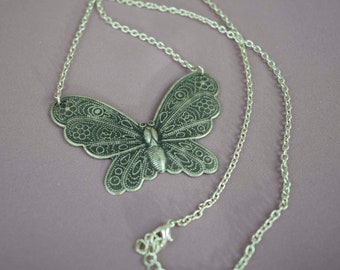 Collar de mariposa