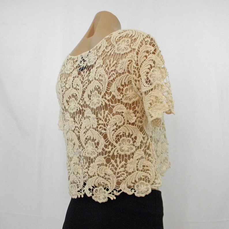 Boxy Style Size Small Short Sleeves Unlined All Cotton Beige Lace Top