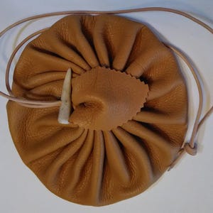Pochette à cordon en cuir de daim de 7 po. cristaux, runes, pochette pour pièces de monnaie