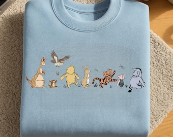 コケット くまのプーさん PNG、レトロなプーさんと仲間たちのTシャツ、ディズニーファミリー旅行 PNG、かわいいディズニーワールドのプーさん PNG