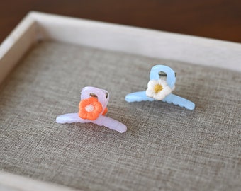 Crochet Flower Hair Claw Clips: Milky Acrylic Hair Accessories - Set of 2