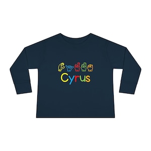 以下が含まれることがあります： 斑点のあるマット仕上げのセラミックマグカップ3個セット。マグカップはクリーム色、ライトグレー、ダークグレーの色合いです。各マグカップはシンプルでミニマリストなデザインで、コーヒーや紅茶に最適です。