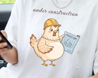 Regalo de felicitación por embarazo PNG, diseño de camiseta "En construcción", embarazo divertido, regalo para mamá primeriza, anuncio de futura mamá