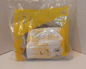 Juguete de la colección "El Planeta del Tesoro" de McDonald's de 2002, específicamente con el personaje de la Capitana Amelia.