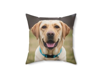 Bonita almohada de labrador retriever para sofá y cama.