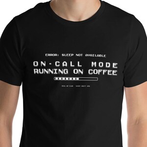 On-Call Mode Running on Coffee T-Shirt – Error: Sleep Not Available Nachtschicht Ops Shirt