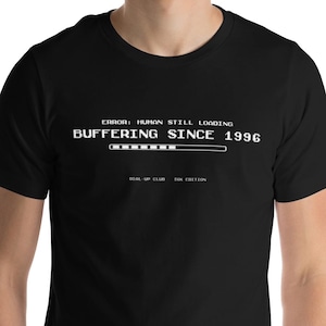 Buffering Since 1996 T-Shirt – Retro 90er Internet Shirt für 90s Kids, Devs & Gamer:innen