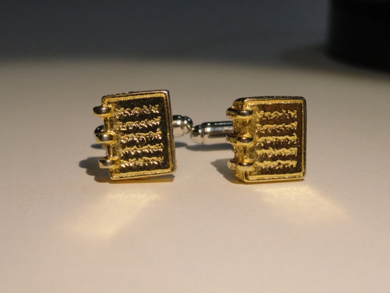 Paire De Boutons De Manchettes Et épingle De Cravate Plaqués Or - Occasion