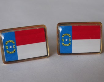 North Carolina State Flag Manschettenknöpfe, Reversstifte, Krawattenstangen, Ohrringe, Schmuck und Accessoires