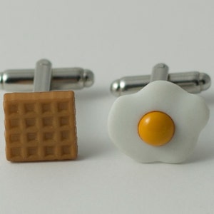 Frühstückswaffel und Spiegelei Manschettenknöpfe, Reversnadeln, Krawattenstangen, Ohrringe, Schmuck und Accessoires