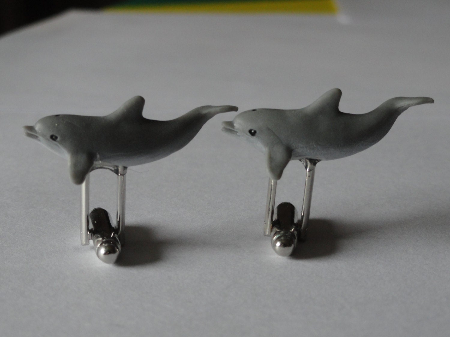 FREE POSTAGE CUTE DOLPHIN CUFFLINKS IN DIFFERENT COLOURS FREE ORGANZA BAG 