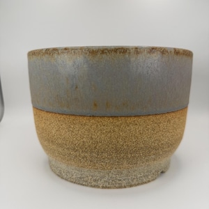 Maceta de cerámica azul huevo de petirrojo – Maceta de gres jaspeado para suculentas con orificios de drenaje – Maceta rústica hecha a mano para plantas de interior – 17 cm de ancho