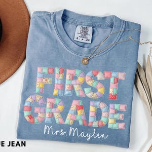 Gepersonaliseerd T-shirt voor leerkrachten van groep 1 van Comfort Colors®, T-shirt met logo van het team van groep 1, patchwork T-shirt voor leerkrachten, cadeau voor de start van het schooljaar, nieuw schoolshirt