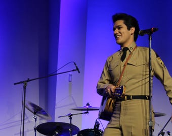 Möt Hugo, ägaren av Blue Suede Threads *LÄS ARTIKELBESKRIVNINGEN*