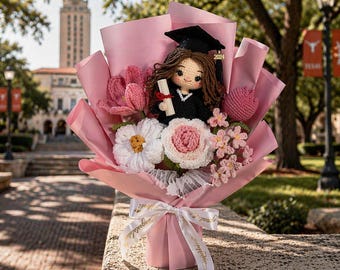 Ramo de graduación de ganchillo personalizado, regalo hecho a mano para la promoción de 2026 con muñeca graduada personalizada y flores.