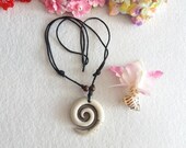 Te Fiti - Princess Moana Necklace and Flower Hair Clip Set