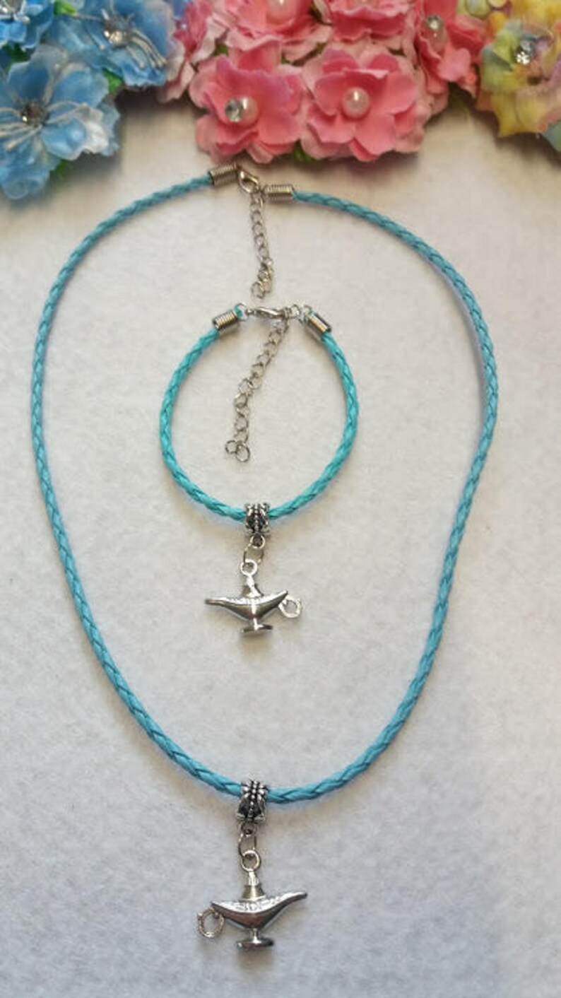 Bracelets and Necklaces. 10 Lamp Party Favors