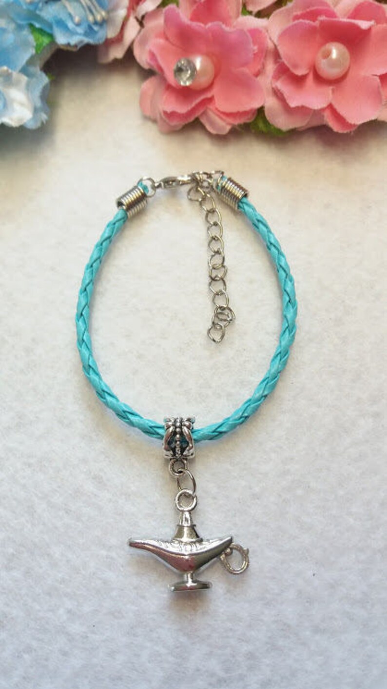 Bracelets and Necklaces. 10 Lamp Party Favors