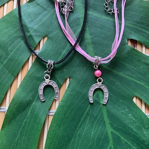 10 Horseshoe Necklaces Party Favors