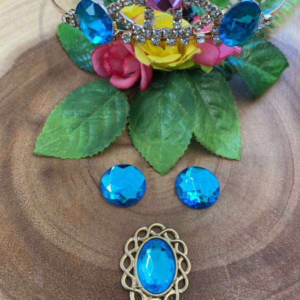 Princess Peach Accessories Set of Brooch, Crown and Earrings.
