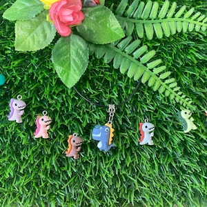 10 collares de dinosaurios para recuerdos de fiesta. Parque Jurásico inspirado