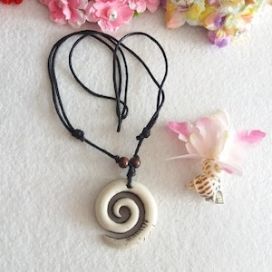Te Fiti -  Necklace and Flower Hair Clip Set