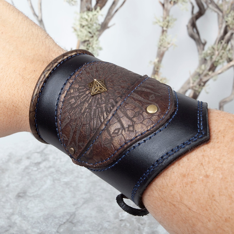 Medieval Retro Multilayer Leather Hand Wrist Protector Armor Costume Accessories Medieval Retro Multilayer Leather Hand Wrist Protector Armor Costume Accessories