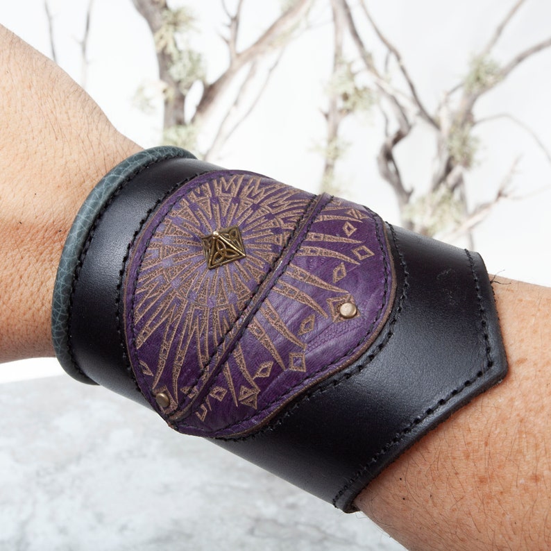 Medieval Retro Multilayer Leather Hand Wrist Protector Armor Costume Accessories Medieval Retro Multilayer Leather Hand Wrist Protector Armor Costume Accessories