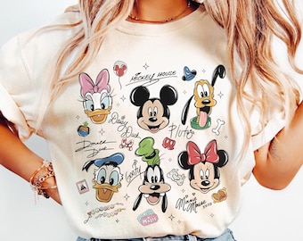 Comfort Colors Retro Mickey & Friends Signatures-tröja, Disney-tröja med ballongfigurer, Magisk Mickey och Co-present, Disney-matchfamilj