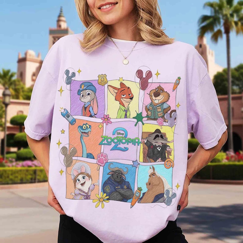 Puede incluir: Una camiseta de color lila claro con un gr&aacute;fico colorido de personajes de la pel&iacute;cula "Zootopia 2". El dise&ntilde;o incluye im&aacute;genes de dibujos animados de un conejo, un zorro y otros animales, con el t&iacute;tulo de la pel&iacute;cula en un lugar destacado.