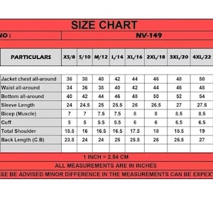 Op de afbeelding: Een maattabel voor kleding met afmetingen in inches. De tabel bevat borst-, taille-, onderkant-, mouwlengte-, biceps-, manchet-, schouder- en ruglengtematen, in maten van XS/8 tot 5XL/24.