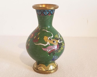 Jarrón chino antiguo de cloisonné con forma de dragón, de latón y esmalte.