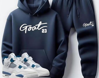 Completo tuta da uomo blu navy con cappuccio e pantaloni da jogging abbinati alle Jordan 4 blu militare