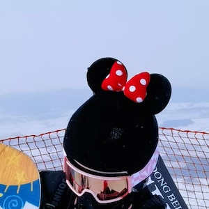 Couvre casque de ski Mouse - Accessoire amusant, convient aux enfants et aux adultes, casques de snowboard et de vélo, noeud