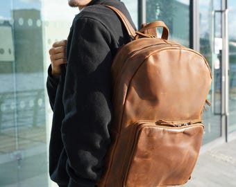 ハンドメイド レザー ロールトップ バックパック: 15 インチ ハンドメイド レザー ロールトップ バックパック: 15 インチ