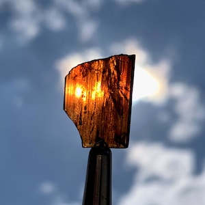 Cristal de brookita roja de Pakistán - 4,25 quilates