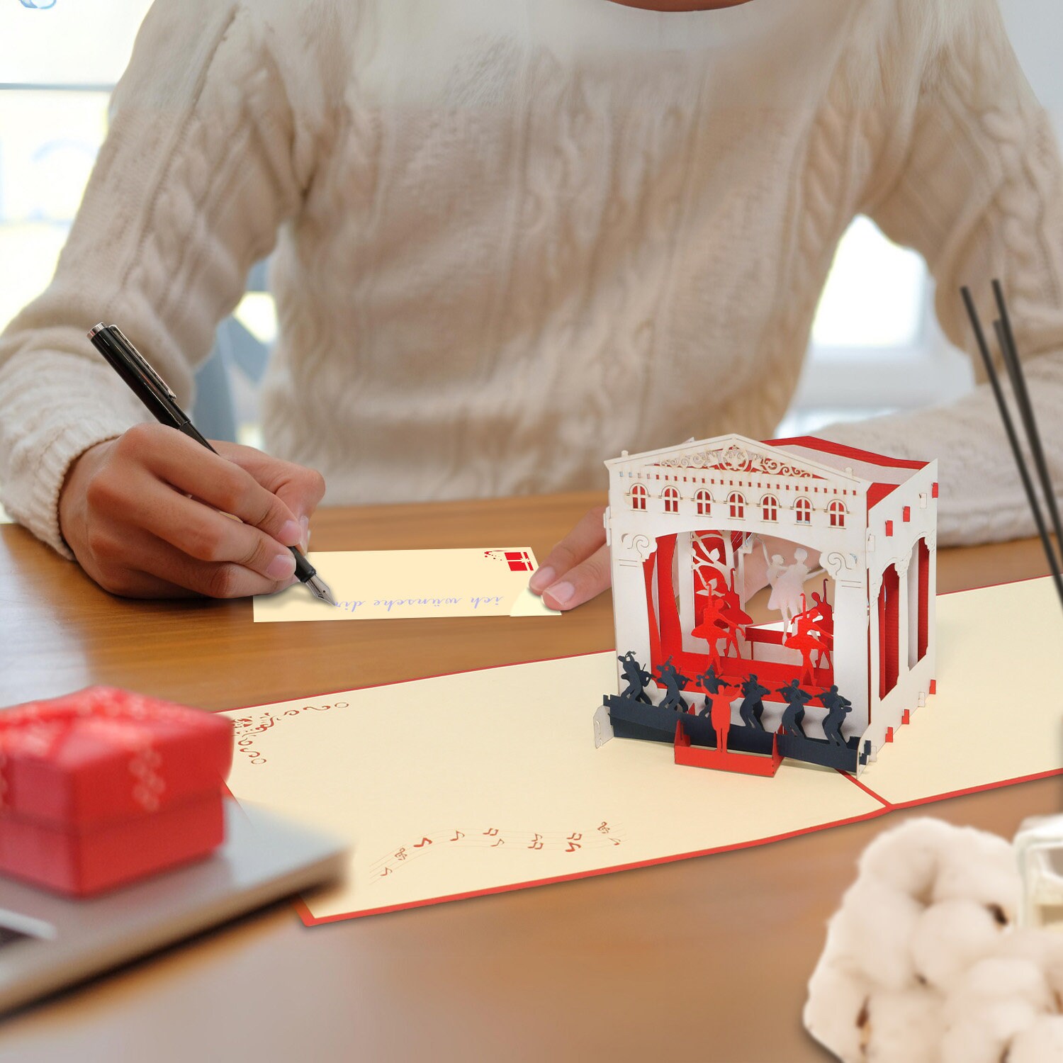LIN Biglietto Pop-Up 3D Orchestra – Fatto A Mano In Carta Kishu E Fedrigoni – Formato 11,5x17 Cm, Rosso/Crema - 2