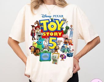 Disney und Pixar's Toy Story 5 PNG, Woody Buzz Lightjahre Rex T-Shirt, Lilypad Toy Story Shirt, BTW Disneyland Familienurlaub 2026 Reise Shirt