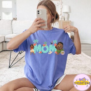 Disney Vaiana mamma PNG, Disney Vaiana Maui T-shirt, Disney Vaiana mamma skjorta, Vaiana familj matchande t-shirt, present till mamma, familjesemester bild 4