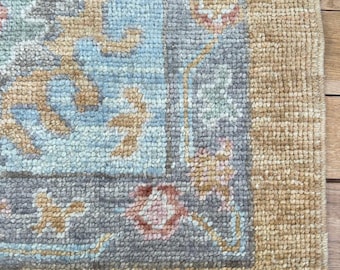 Handgeknüpfter Orientteppich in Gold-Blautönen, handgeknüpfter Teppich aus Wolle, handgewebtes Muster