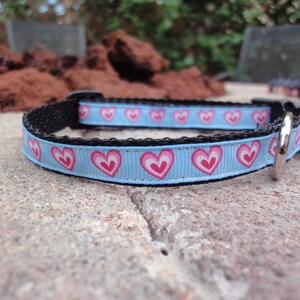 1/2&quot; Width Dog Collar - Turquoise w/ Pink Hearts