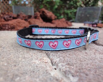 1/2" Width Dog Collar - Turquoise w/ Pink Hearts