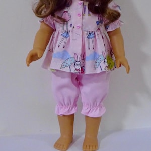 1853 Pyjama d'été ou joli haut ou une jolie robe, haut short, nuisette, bloomer et corsaire, faciles à coudre, convient aux poupées populaires de 18 po.