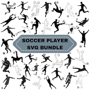 Könnte beinhalten: Eine Sammlung von schwarz-weißen digitalen Illustrationen, die verschiedene Fußballspieler in dynamischen Aktionsposen mit Fußbällen zeigen. Das zentrale graue sechseckige Abzeichen zeigt den Text SOCCER PLAYER SVG BUNDLE in fetten schwarzen Buchstaben.